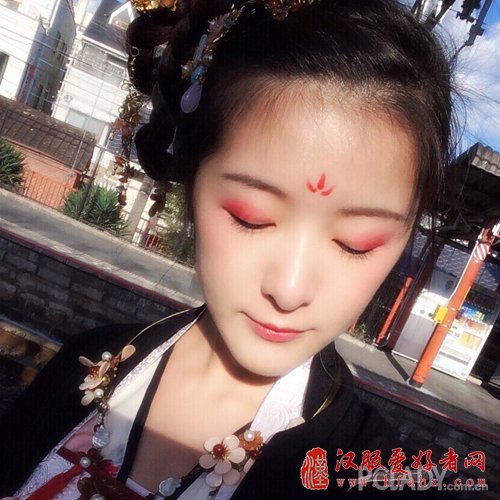  徐娇穿汉服游日本汉服图片 偷师明星踏青美肌诀窍