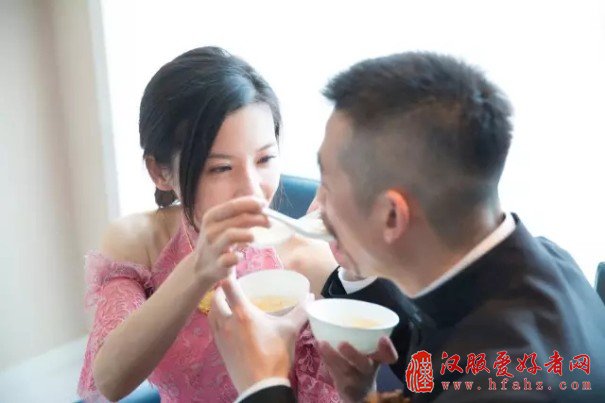 明星大婚，SHIATZY CHEN夏姿陈女装中式订制礼服祝福新人