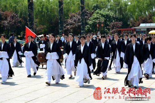 “汉服热”是“作秀”还是“助力复兴传统文化”？