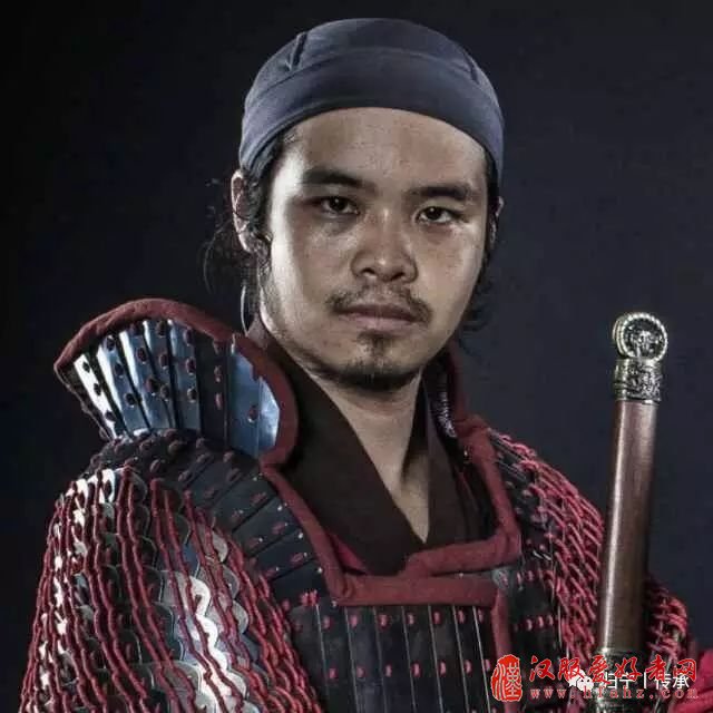  何意百炼刚 化为绕指柔 ——致力于汉服与铠甲复原的年轻人们