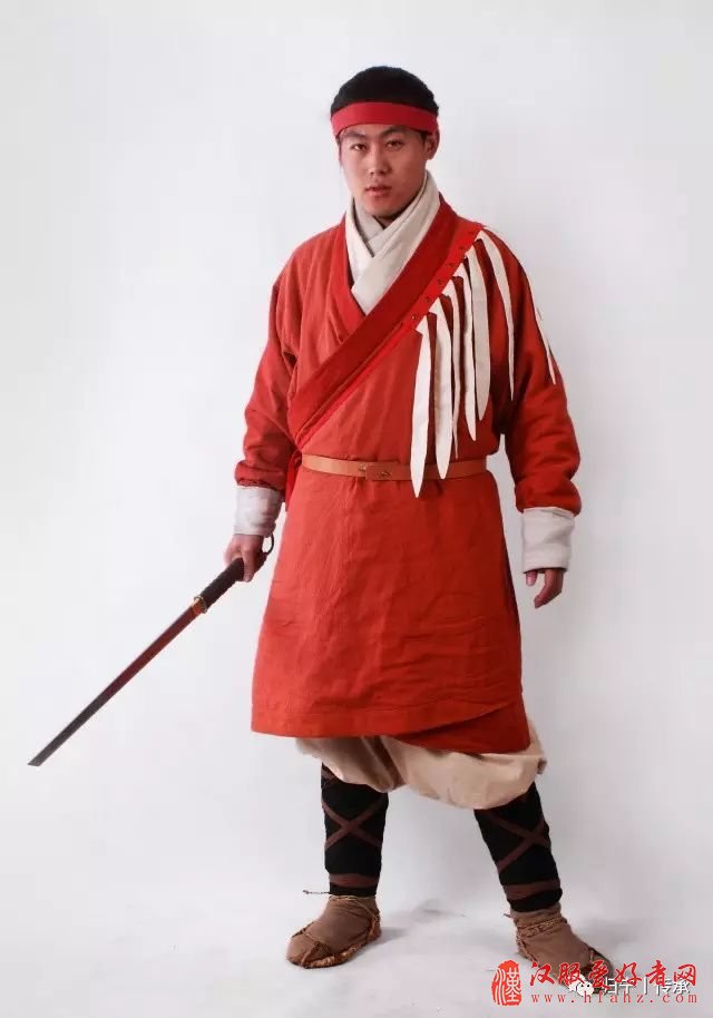  何意百炼刚 化为绕指柔 ——致力于汉服与铠甲复原的年轻人们