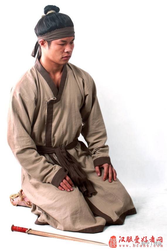  何意百炼刚 化为绕指柔 ——致力于汉服与铠甲复原的年轻人们