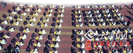 对弈古滇国 200名汉服学子点燃围棋激情