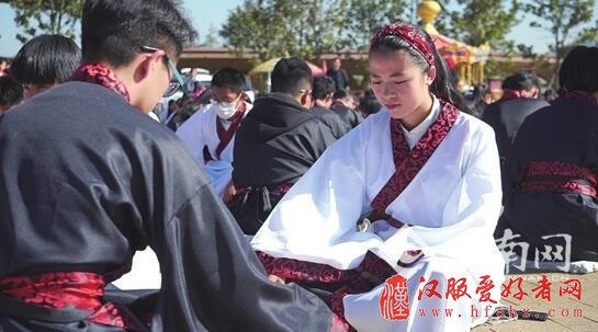 对弈古滇国 200名汉服学子点燃围棋激情