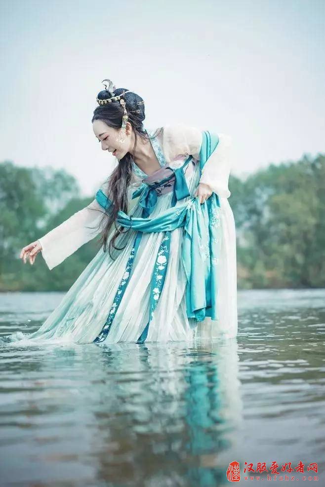  汉服齐胸襦裙的介绍，制作及穿法
