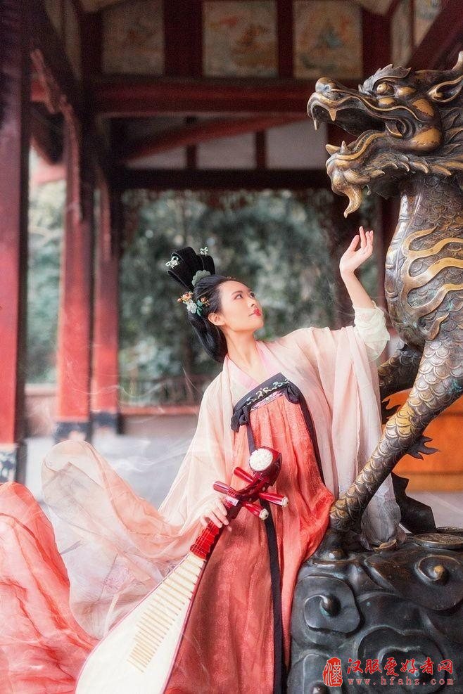  汉服齐胸襦裙的介绍，制作及穿法