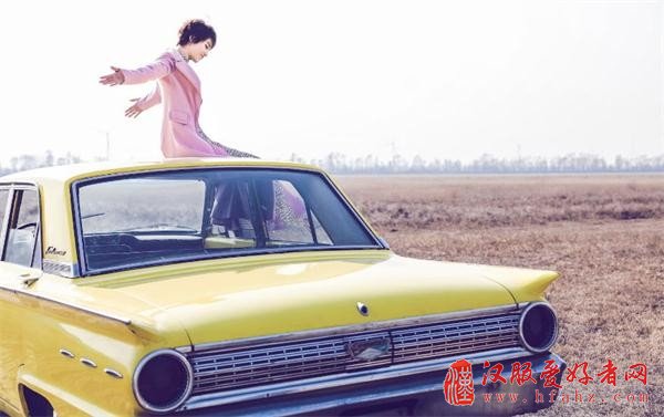 黄圣依诠释《自己的幸福》，MV写真大片唯美暖心