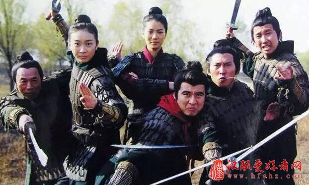 袁咏仪晒古装扮相显老态  年轻旧照楚楚动人美翻网友