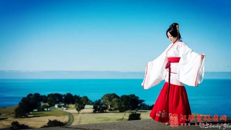  且听我说，如何区别汉服和影楼装