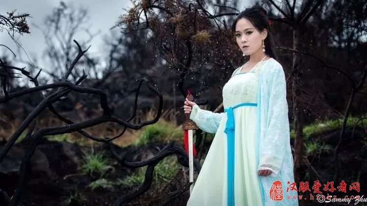  且听我说，如何区别汉服和影楼装