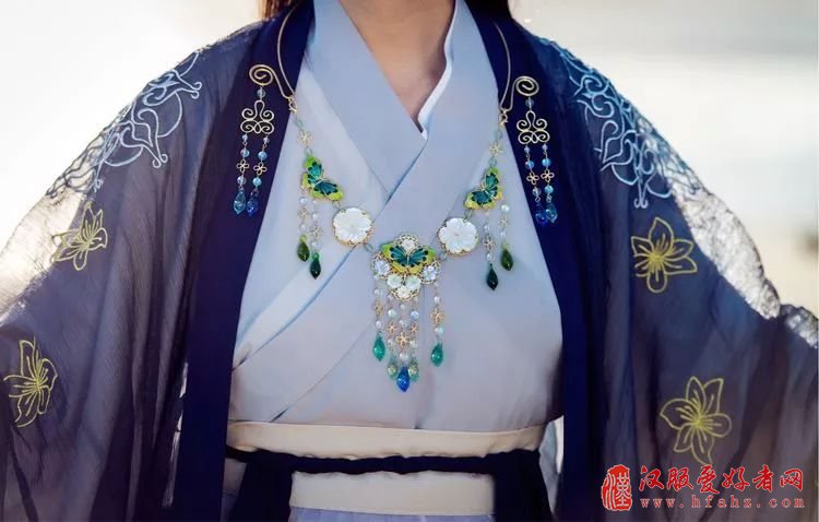  且听我说，如何区别汉服和影楼装