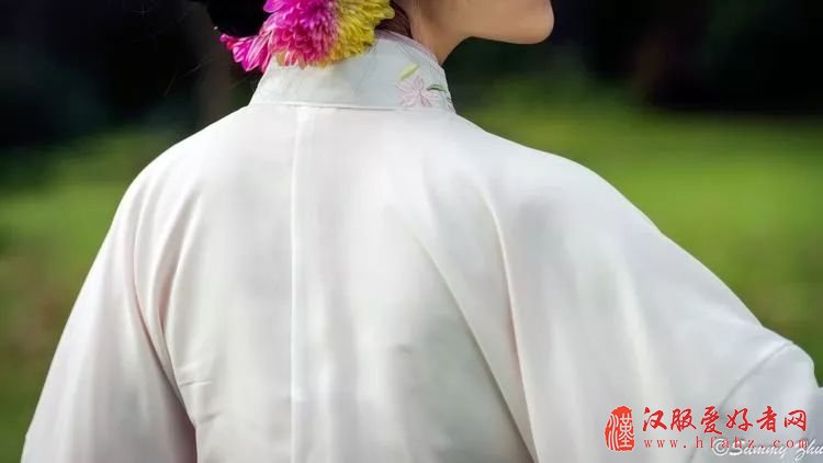  且听我说，如何区别汉服和影楼装