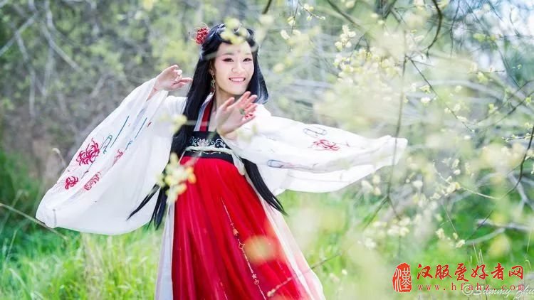  且听我说，如何区别汉服和影楼装