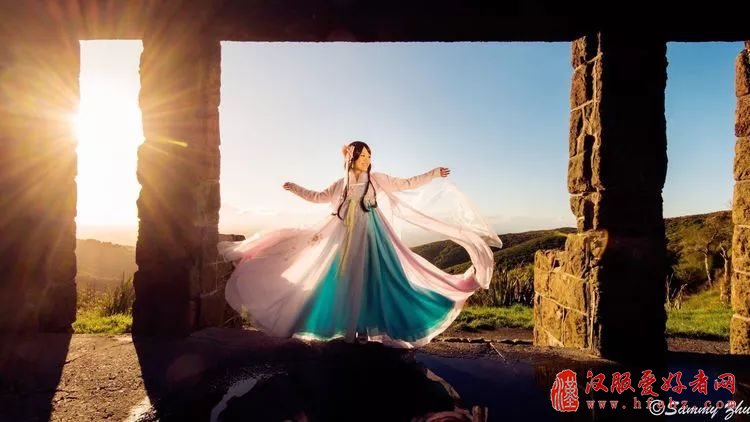  且听我说，如何区别汉服和影楼装