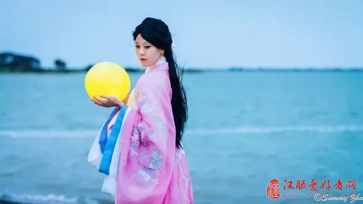  且听我说，如何区别汉服和影楼装