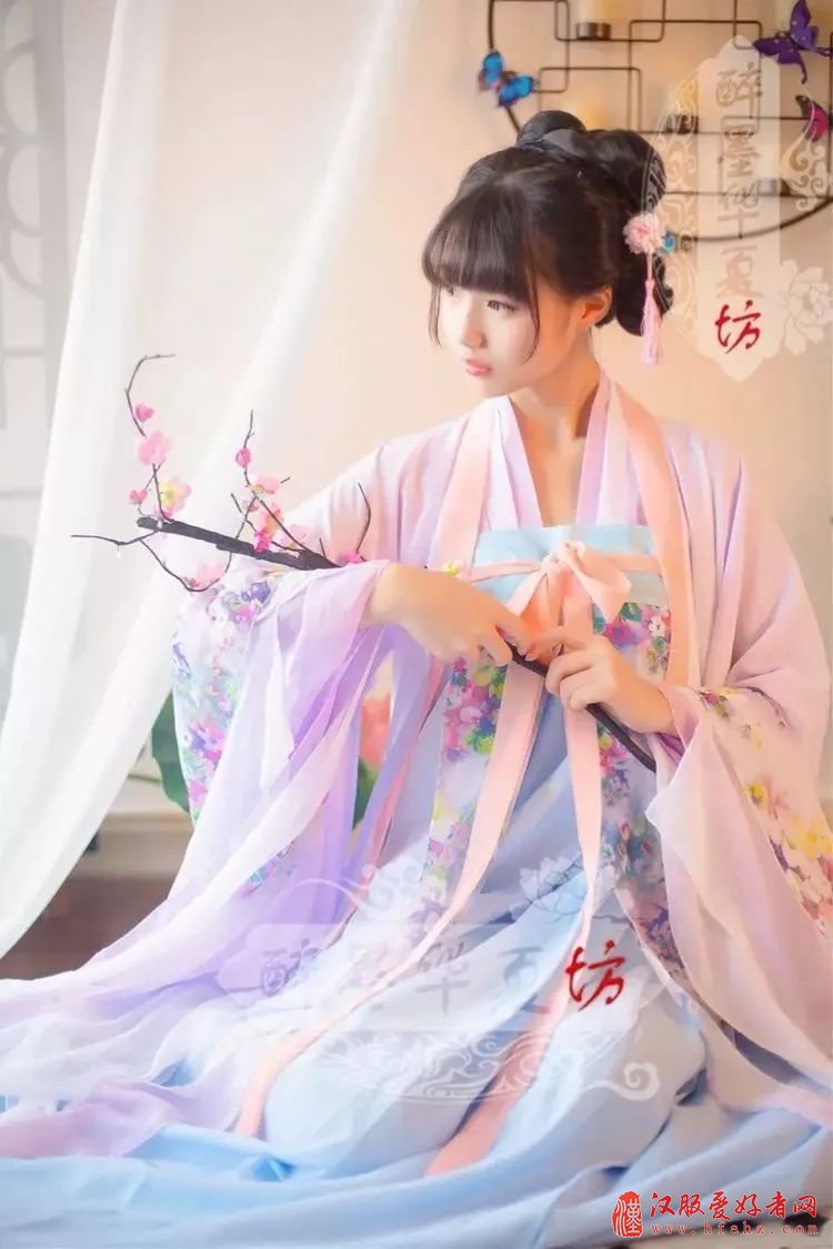  且听我说，如何区别汉服和影楼装