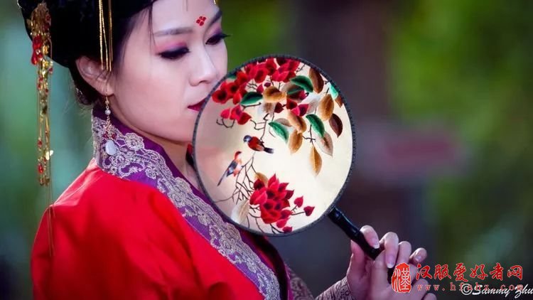  且听我说，如何区别汉服和影楼装