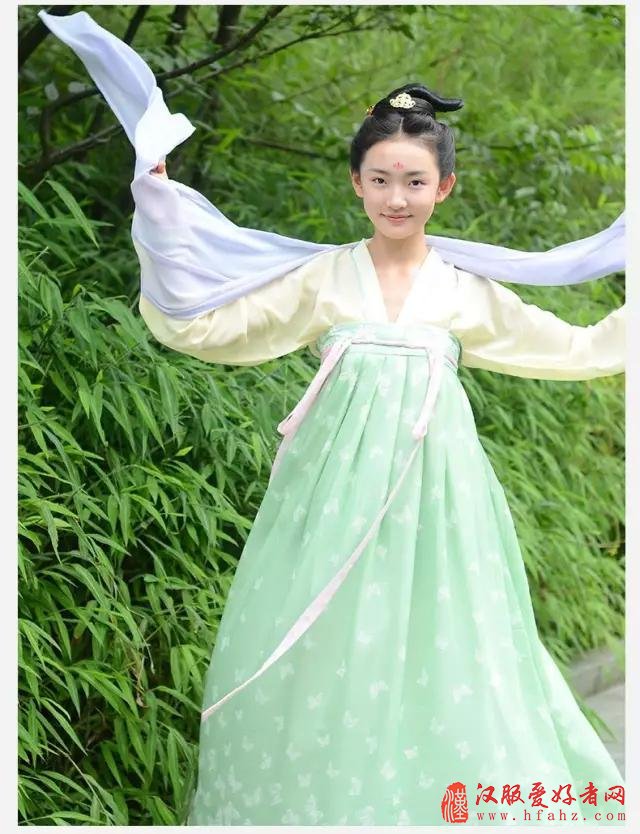 谁说生活中不能穿汉服？你们要的中国风店铺收