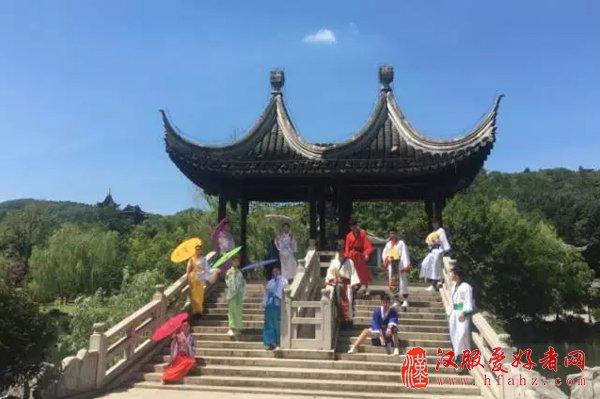 汉服秀、免费游、拍美照......今天的善卷洞惊艳了所有人！
