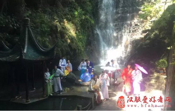 汉服秀、免费游、拍美照......今天的善卷洞惊艳了所有人！