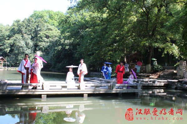 汉服秀、免费游、拍美照......今天的善卷洞惊艳了所有人！