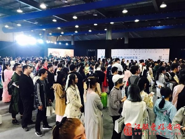 国风时装秀” 在杭州国际时尚周上将中国风进行