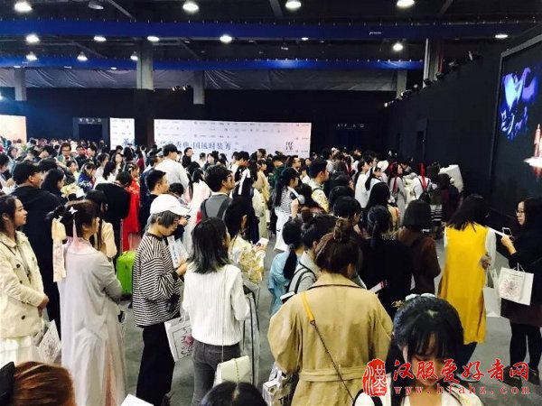国风时装秀” 在杭州国际时尚周上将中国风进行