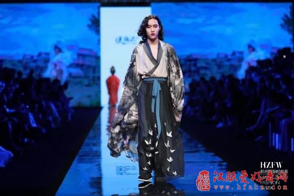 国风时装秀” 在杭州国际时尚周上将中国风进行