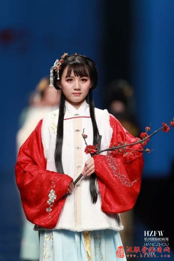 国风时装秀” 在杭州国际时尚周上将中国风进行
