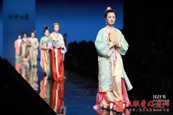 国风时装秀” 在杭州国际时尚周上将中国风进行