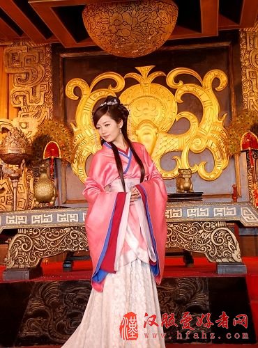 穿越剧带火古装写真 美罗裙谁穿都像小乔(图)
