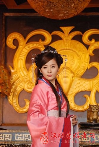 穿越剧带火古装写真 美罗裙谁穿都像小乔(图)