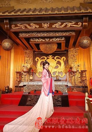 穿越剧带火古装写真 美罗裙谁穿都像小乔(图)
