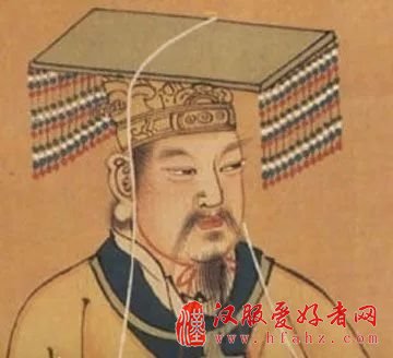  汉服的三个主要特征：交领右衽、无扣结缨、褒衣大袖