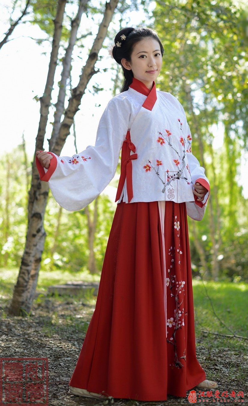 从现今流传的明代文学作品和历史记载中,可以看到明代的服饰文化也