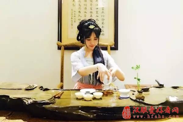  穿汉服上街是怎样一段奇妙经历呢？