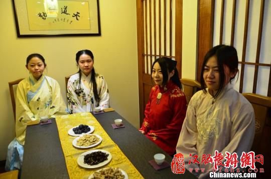 兰州周末休闲新方式：着汉服 鉴香韵 品茗茶