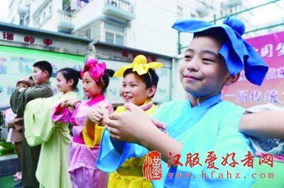 穿汉服，诵经典