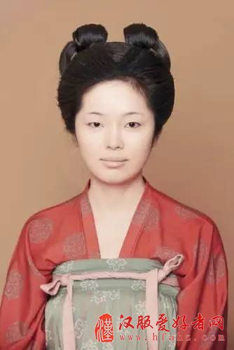 【妆容教程】乱花渐欲迷人眼 到新春何不来款“桃花妆”