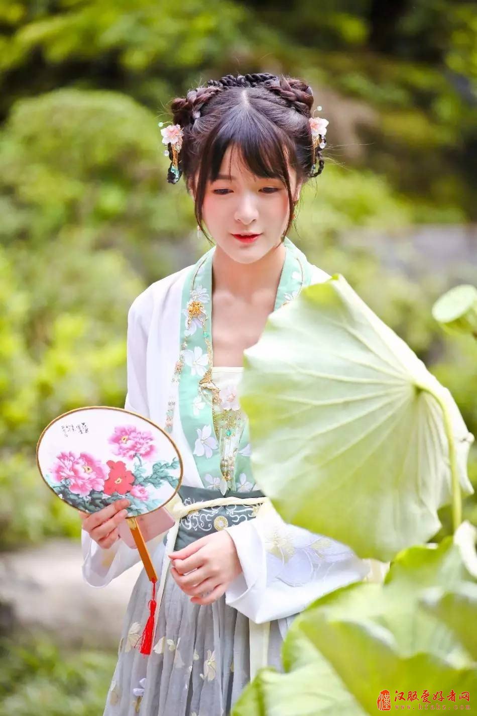  何惧复兴汉服道阻且长，看我华夏儿女！