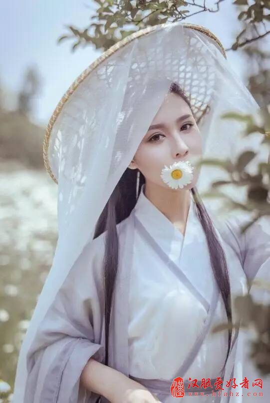  何惧复兴汉服道阻且长，看我华夏儿女！