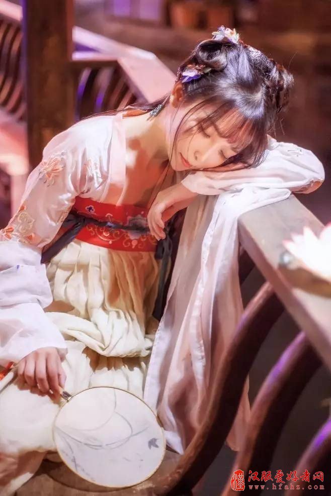  何惧复兴汉服道阻且长，看我华夏儿女！