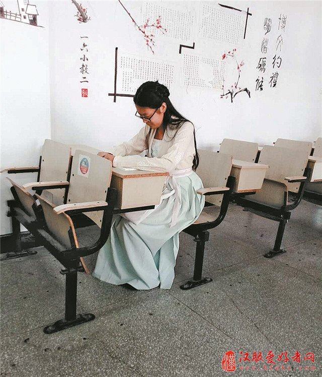 日常生活穿汉服 衢州学院两位妹子在践行着一个远大的梦想