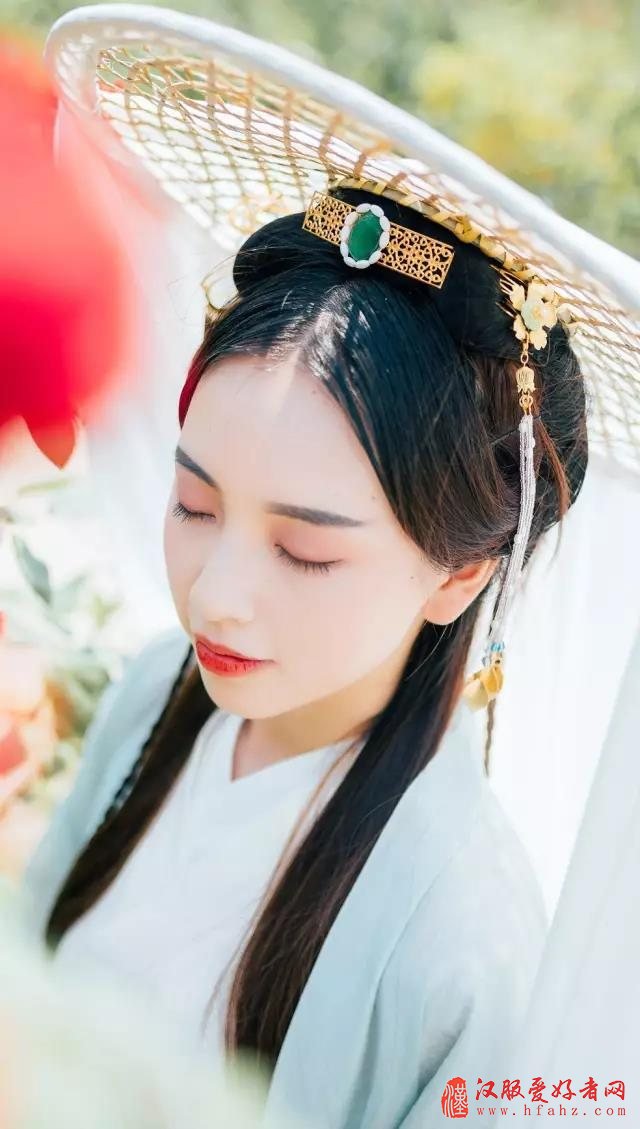 【汉服美图】红尘陌上雪,散落随花开