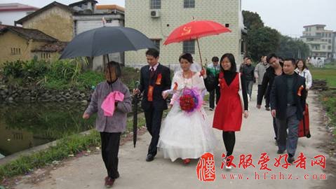 创意时尚婚礼：广东云浮农村办个性传统汉婚＂