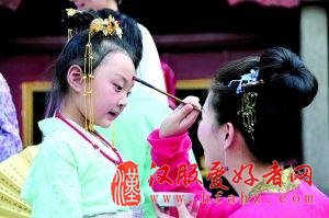 正衣冠、点雄黄、系丝带、经典诵读、传统撞蛋