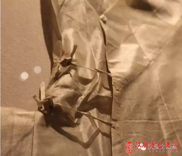  关于明代的交领领口