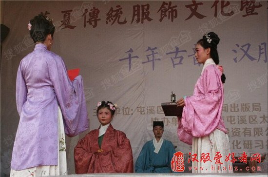 千年古韵汉服流芳 黎阳in巷 上演绝美汉服秀