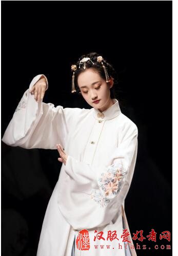 汉尚华莲汉服亮相杭州国际时装周