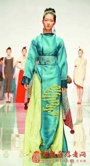  汉服、旗袍、中山装……你觉得中国当代“国服正装”应该是什么样？